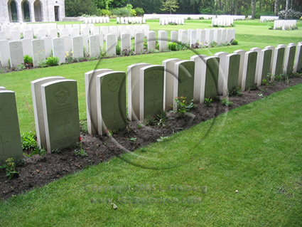 Graves 4.Z.7 to 4.Z.13, Crew of Halifax NA240 Z5-V, Berlin 1939-1945 War Cemetery